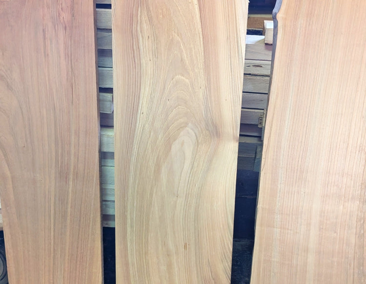Massivholzplatten in verschiedenen Holzarten nach deinen Maßangaben gefertigt.