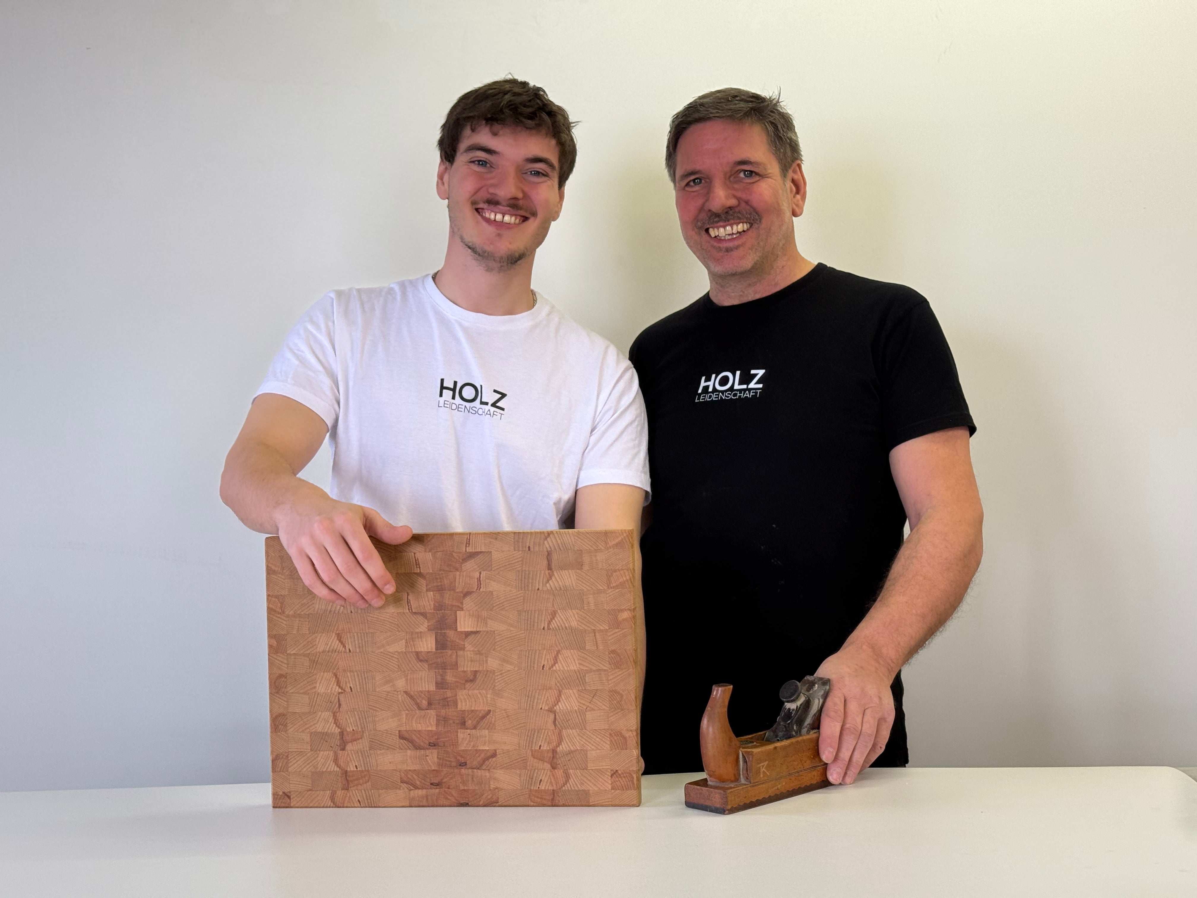 Vater und Sohn von Holz Leidenschaft mit handgefertigtem Stirnholz Schneidebrett